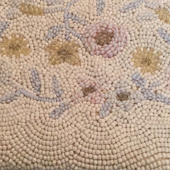 Gorgeous vintage beaded bag -floral pattern - Picture 7 of 8